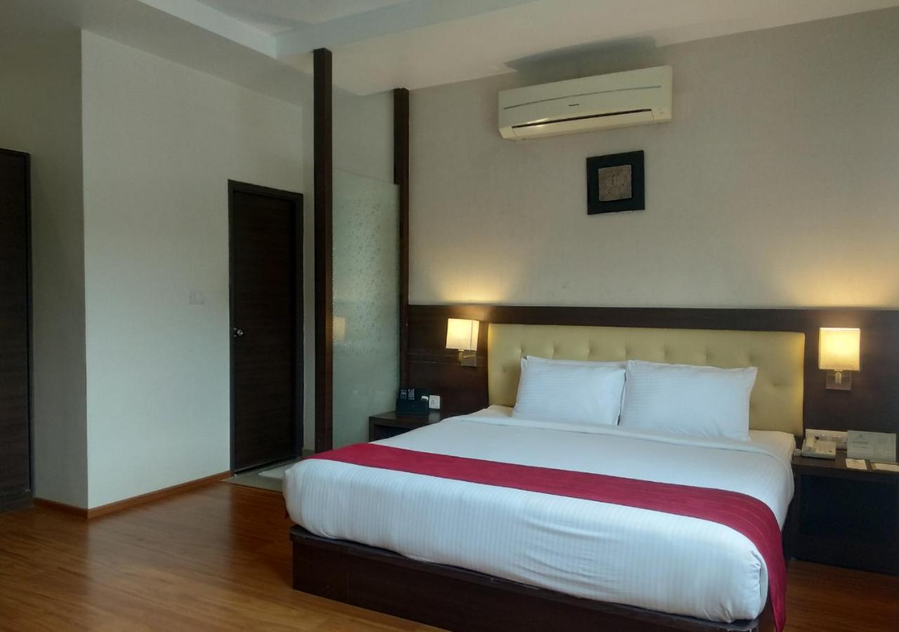 Grand Arcadia Hotel Tiruchirappalli Bagian luar foto